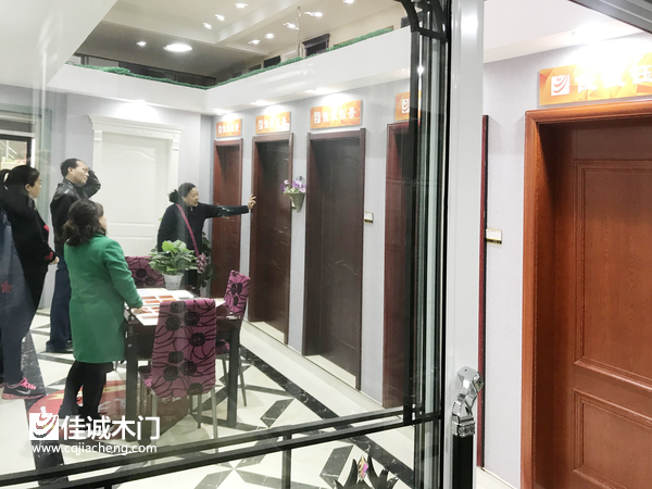 重庆佳诚木门河北省邯郸市的专卖店200平米的店内空间